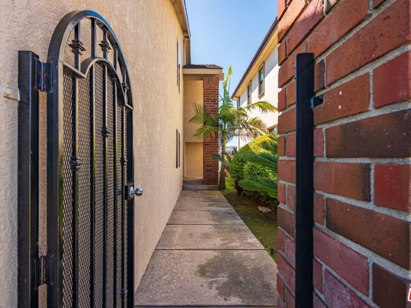 16661 Carousel Lane, Huntington Beach CA 92649