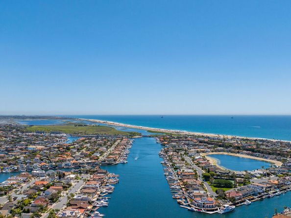 16661 Carousel Lane, Huntington Beach CA 92649