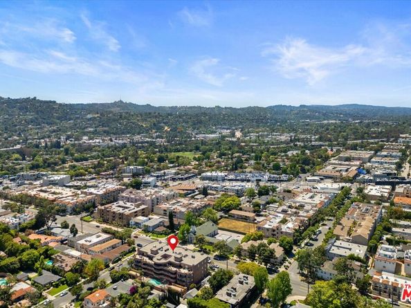 4310 Cahuenga Boulevard 304, Toluca Lake CA 91602