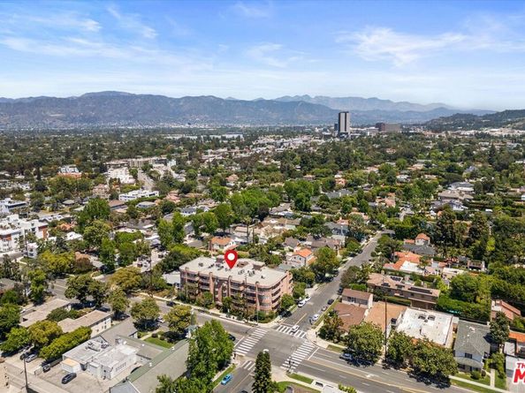 4310 Cahuenga Boulevard 304, Toluca Lake CA 91602