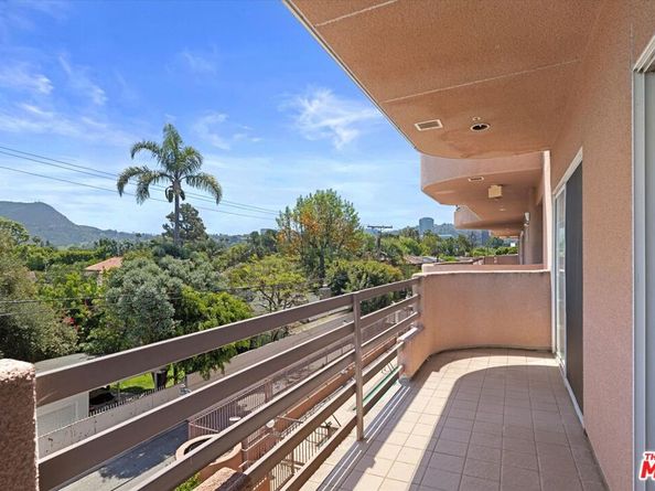 4310 Cahuenga Boulevard 304, Toluca Lake CA 91602