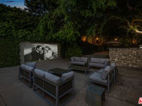 422 Parkwood Drive, Los Angeles CA 90077