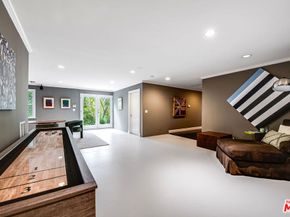 422 Parkwood Drive, Los Angeles CA 90077