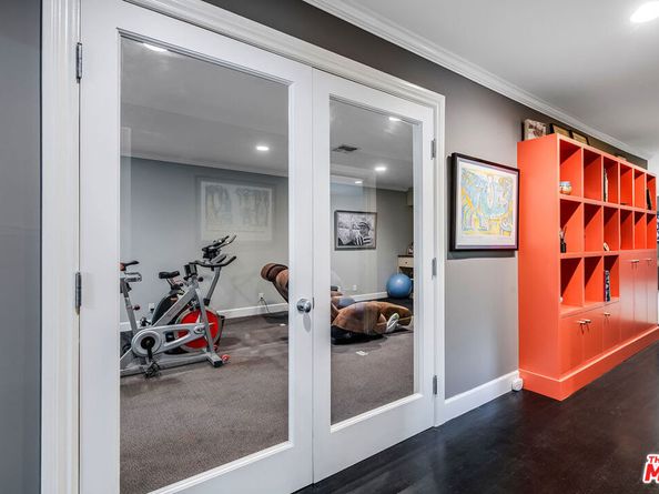 422 Parkwood Drive, Los Angeles CA 90077