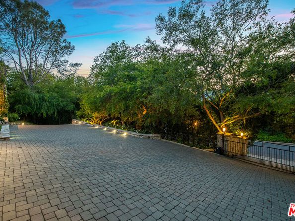 422 Parkwood Drive, Los Angeles CA 90077