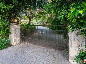 422 Parkwood Drive, Los Angeles CA 90077