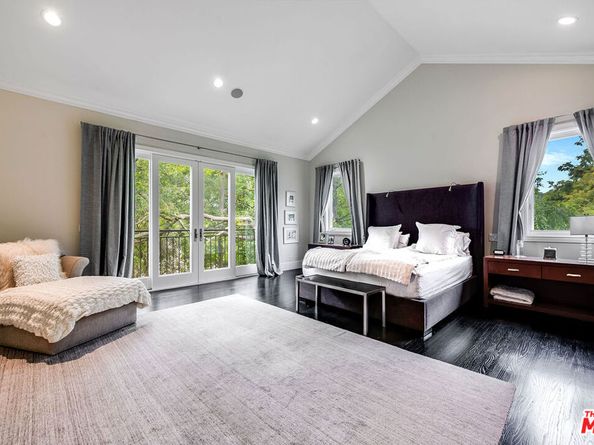 422 Parkwood Drive, Los Angeles CA 90077