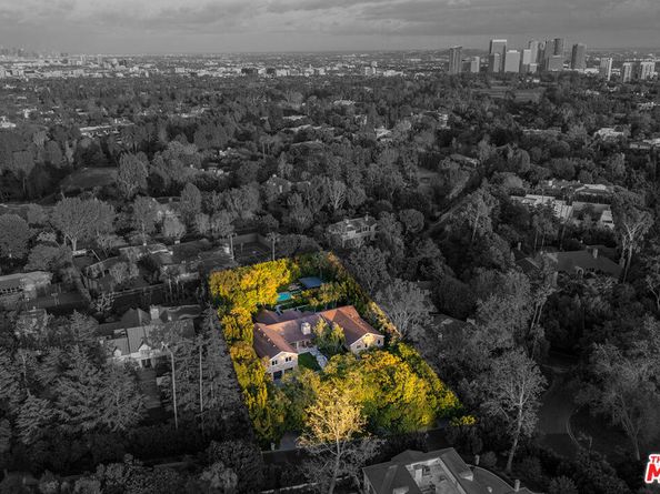 422 Parkwood Drive, Los Angeles CA 90077