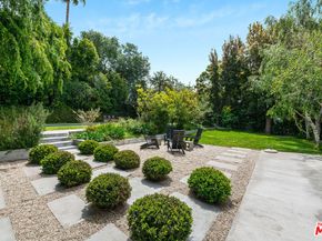 422 Parkwood Drive, Los Angeles CA 90077