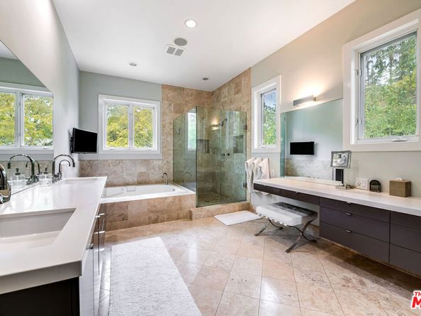 422 Parkwood Drive, Los Angeles CA 90077