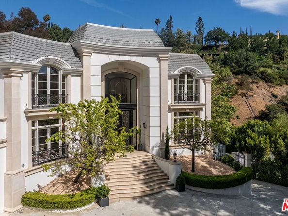 10509 Vestone Way, Los Angeles CA 90077