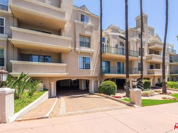 930 N Doheny Drive