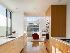 34 S Venice Boulevard 2, Venice CA 90291