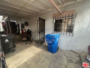 6648 8th Avenue, Los Angeles CA 90043