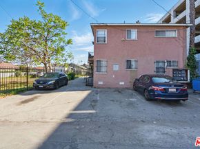 925 W 84th Street, Los Angeles CA 90044