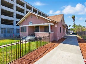 925 W 84th Street, Los Angeles CA 90044