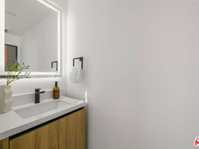 5841 David Avenue, Los Angeles CA 90034