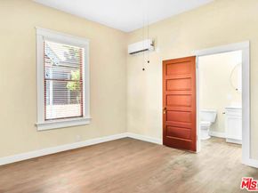 1142 W 25th Street, Los Angeles CA 90007