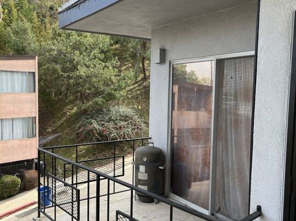 4431 Don Ricardo Drive 10, Los Angeles CA 90008