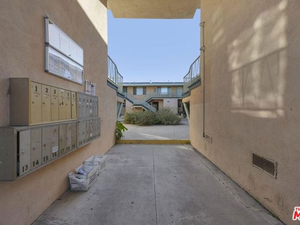 4906 August Street, Los Angeles CA 90008