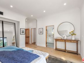 913 S Mullen Avenue, Los Angeles CA 90019