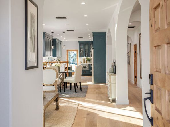 913 S Mullen Avenue, Los Angeles CA 90019