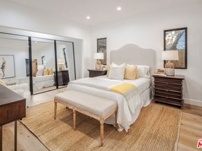 913 S Mullen Avenue, Los Angeles CA 90019