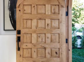 913 S Mullen Avenue, Los Angeles CA 90019