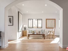 913 S Mullen Avenue, Los Angeles CA 90019