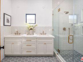 913 S Mullen Avenue, Los Angeles CA 90019