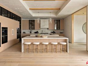 10386 Strathmore Drive, Los Angeles CA 90024