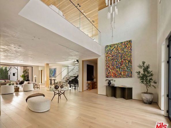 10386 Strathmore Drive, Los Angeles CA 90024