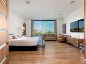 920 Linda Flora Drive, Los Angeles CA 90049