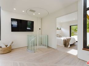 10443 Corfu Lane, Los Angeles CA 90077