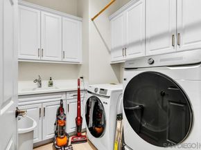 1949 Estancia Pl, Escondido CA 92029