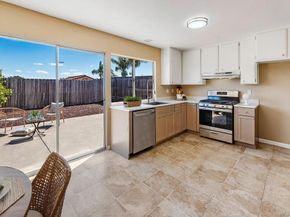 7427 Kamwood St, San Diego CA 92126
