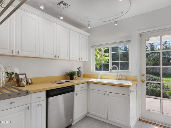 18020 Collins Street, Encino CA 91316