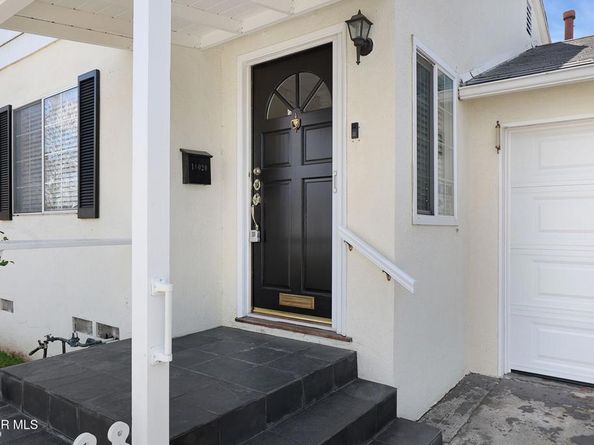 18020 Collins Street, Encino CA 91316