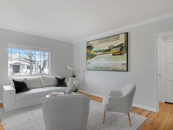 18020 Collins Street, Encino CA 91316