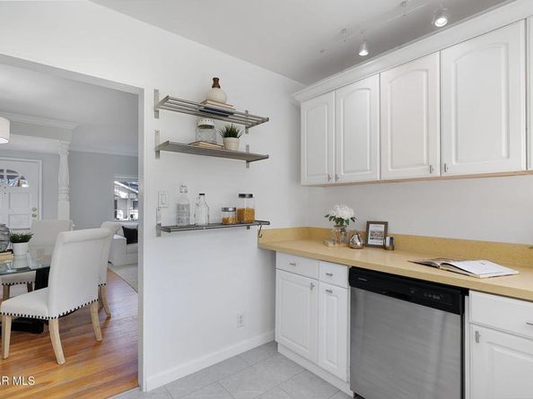 18020 Collins Street, Encino CA 91316