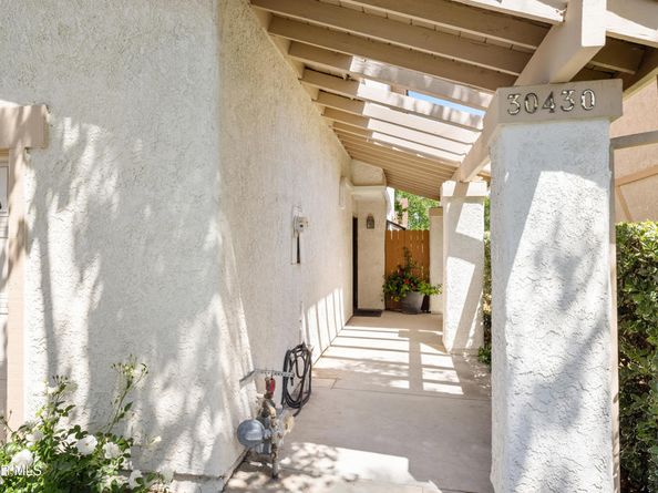 30430 Passageway Place, Agoura Hills CA 91301