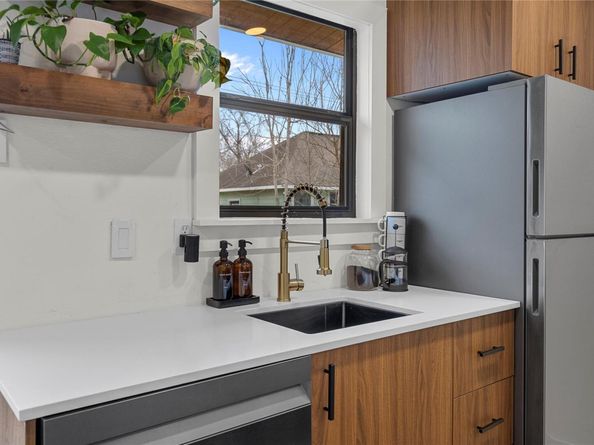 1111 Ebert Ave, Austin TX 78721