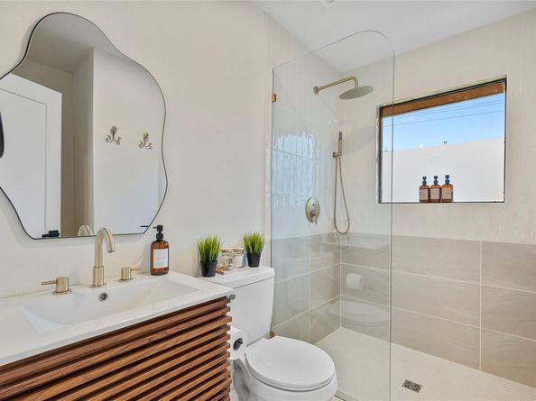 1111 Ebert Ave, Austin TX 78721