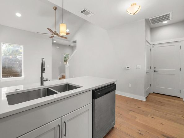 2209 Willow ST B, Austin TX 78702