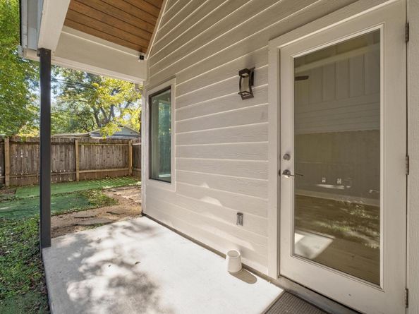 2209 Willow ST B, Austin TX 78702