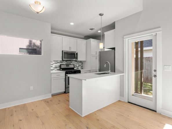 2209 Willow ST B, Austin TX 78702