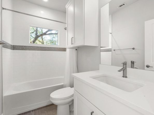 2209 Willow ST B, Austin TX 78702