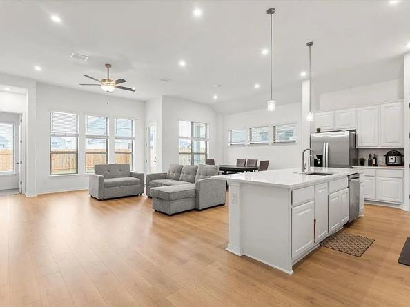 216 Hollister DR, Liberty Hill TX 78642