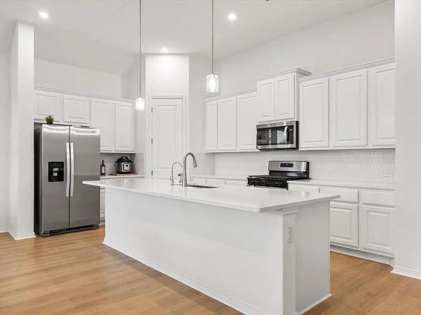 216 Hollister DR, Liberty Hill TX 78642