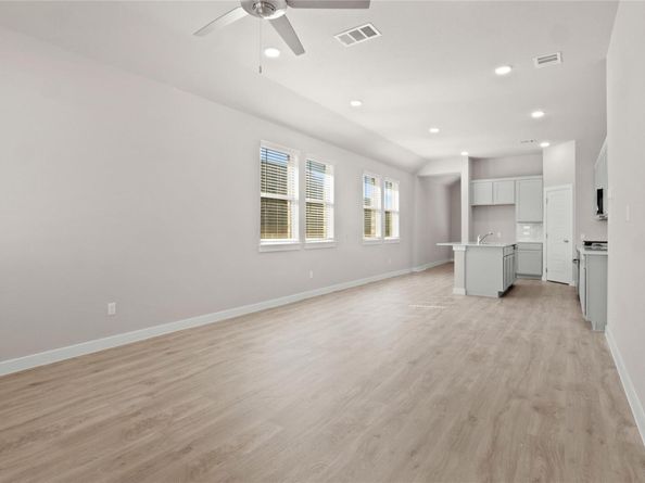 8003 Shining Flor RUN, Lago Vista TX 78645